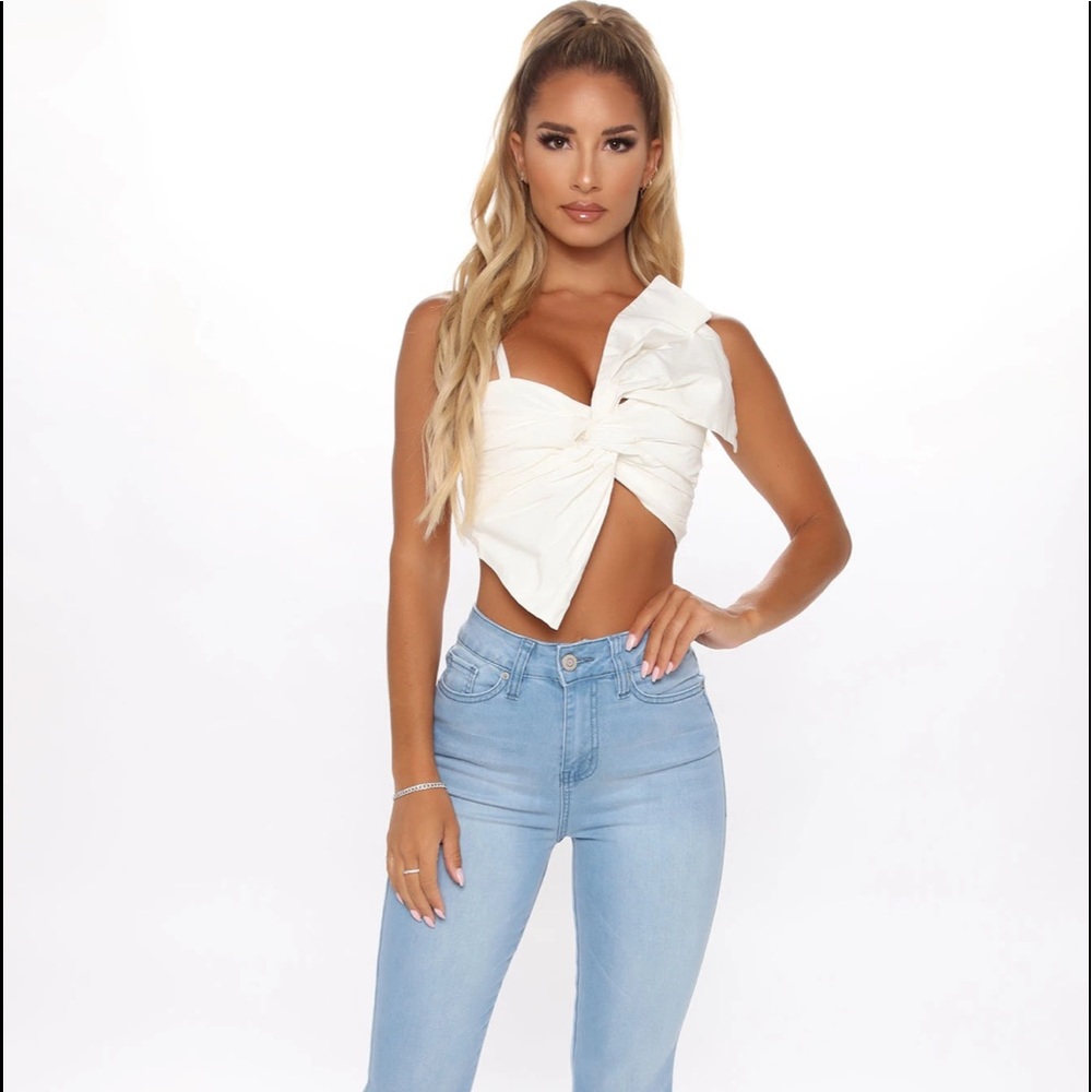 FASHIONNOVA - Put a Bow On It Cropped Top